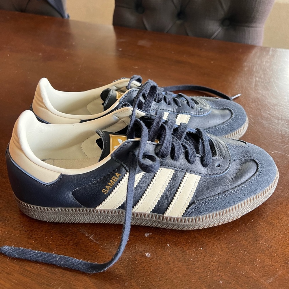 Navy sambas